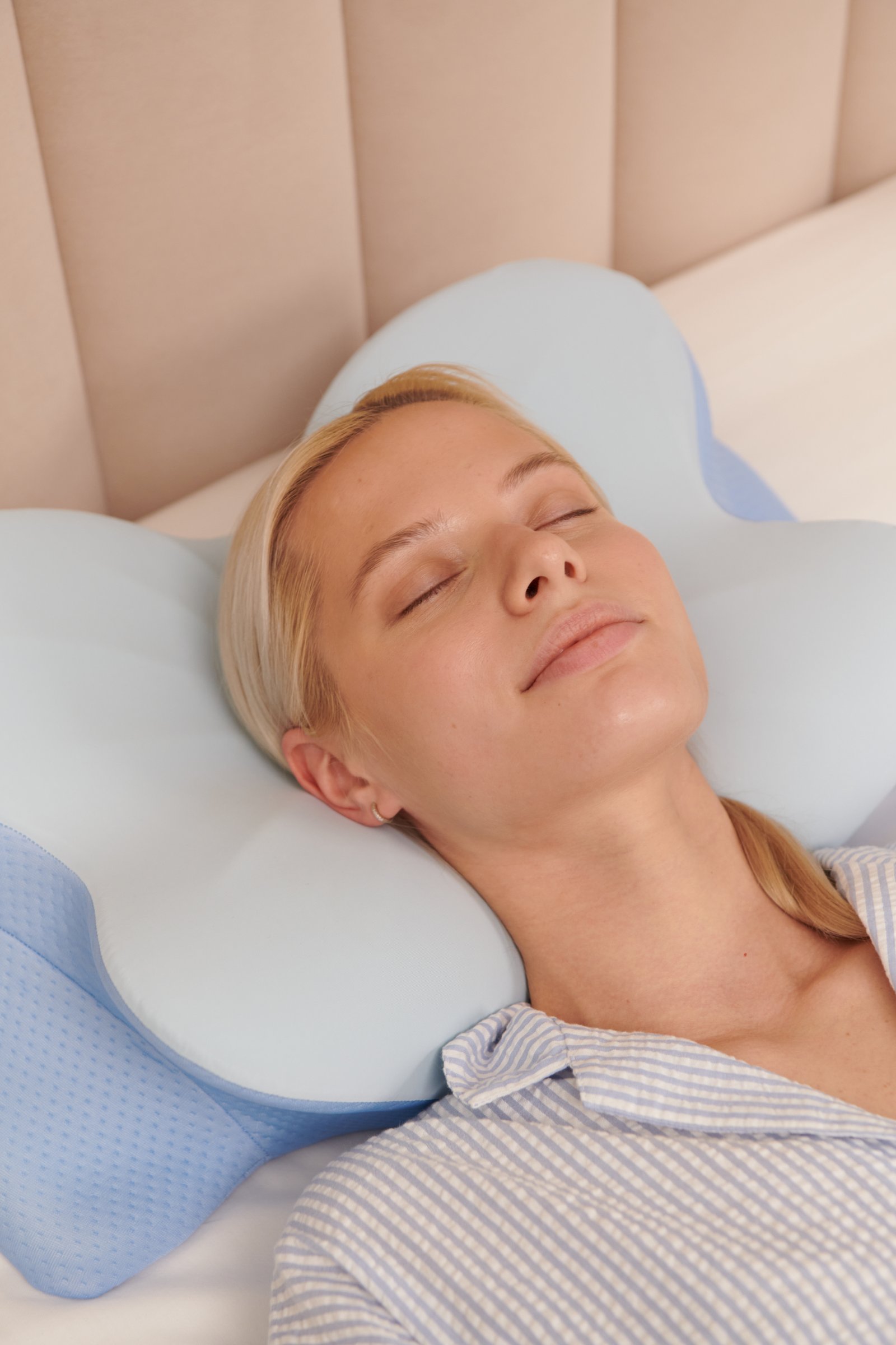 Derila Ergo Pillow design image